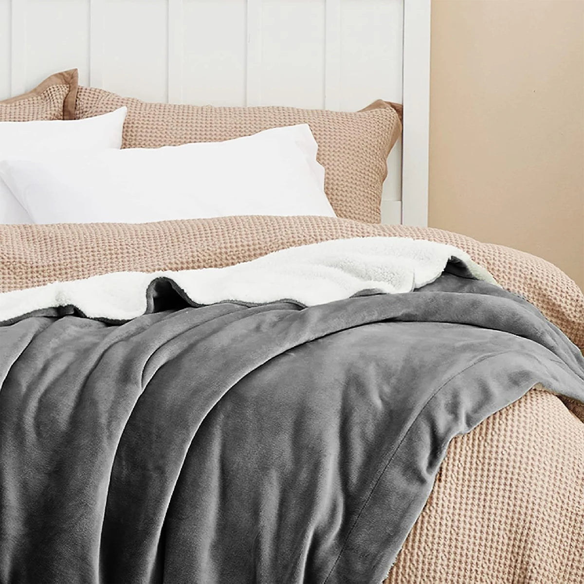 Gentle and Soft Fleece Throw Blanket - image 2